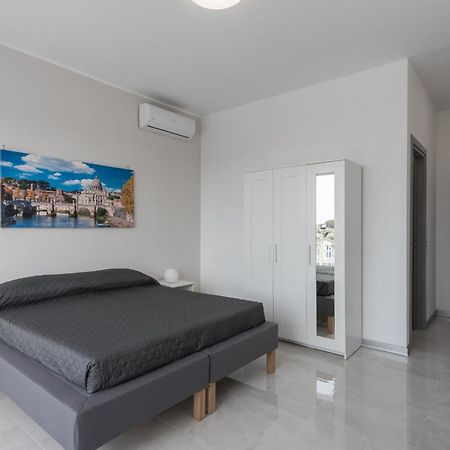 Travelershome Ciampino Airport Guesthouse 600M To Airport Екстериор снимка