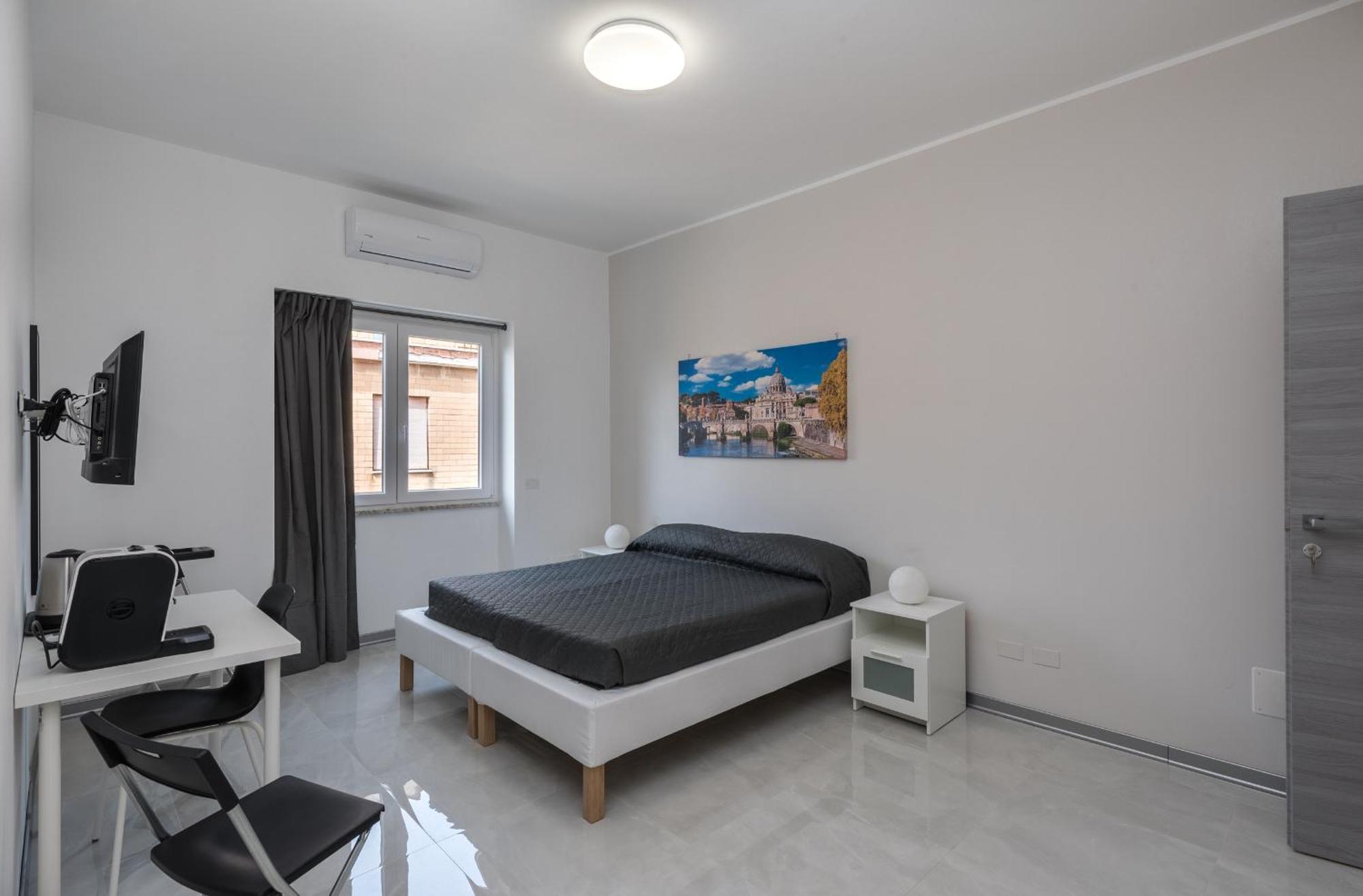 Travelershome Ciampino Airport Guesthouse 600M To Airport Екстериор снимка