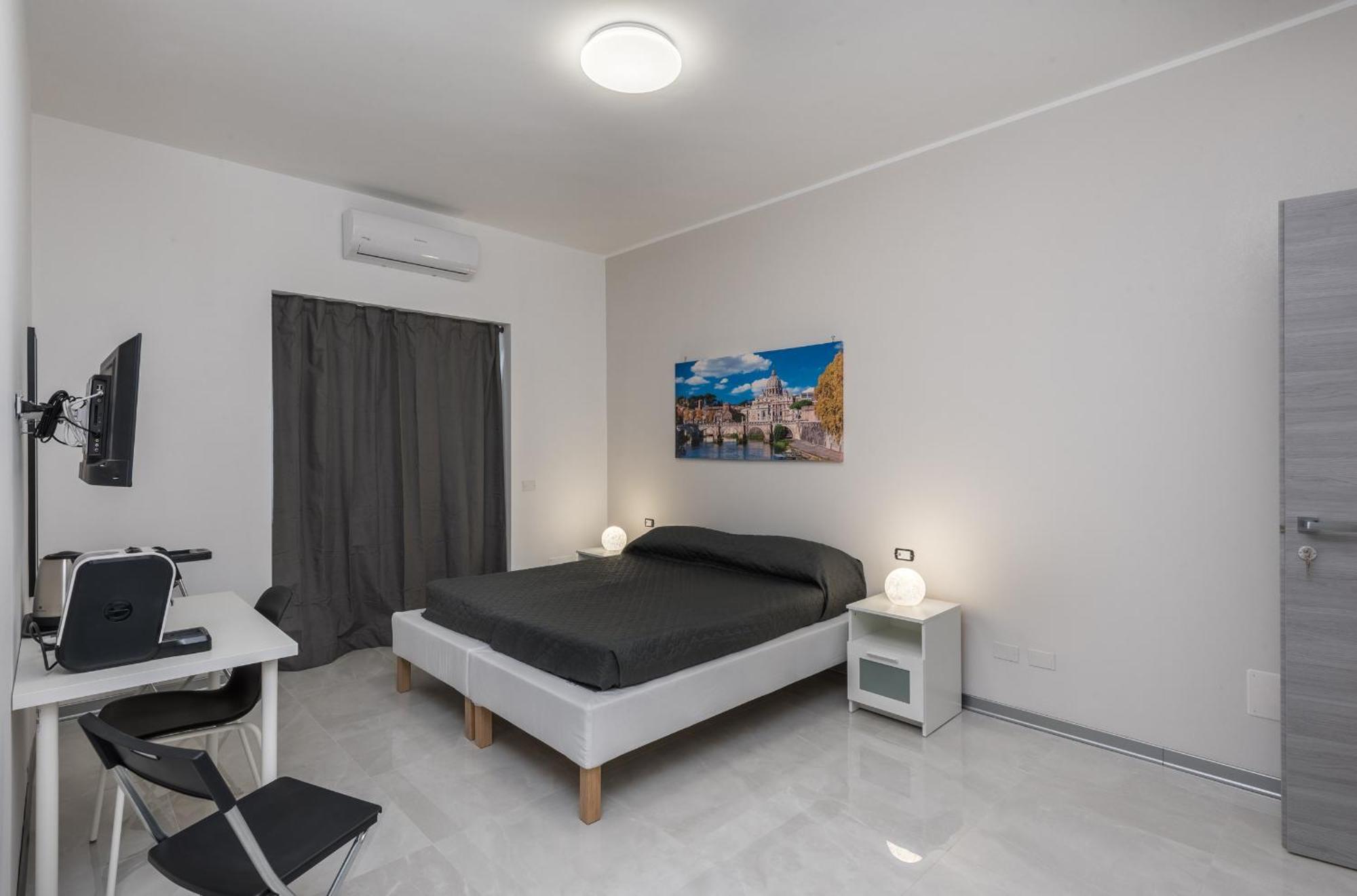 Travelershome Ciampino Airport Guesthouse 600M To Airport Екстериор снимка