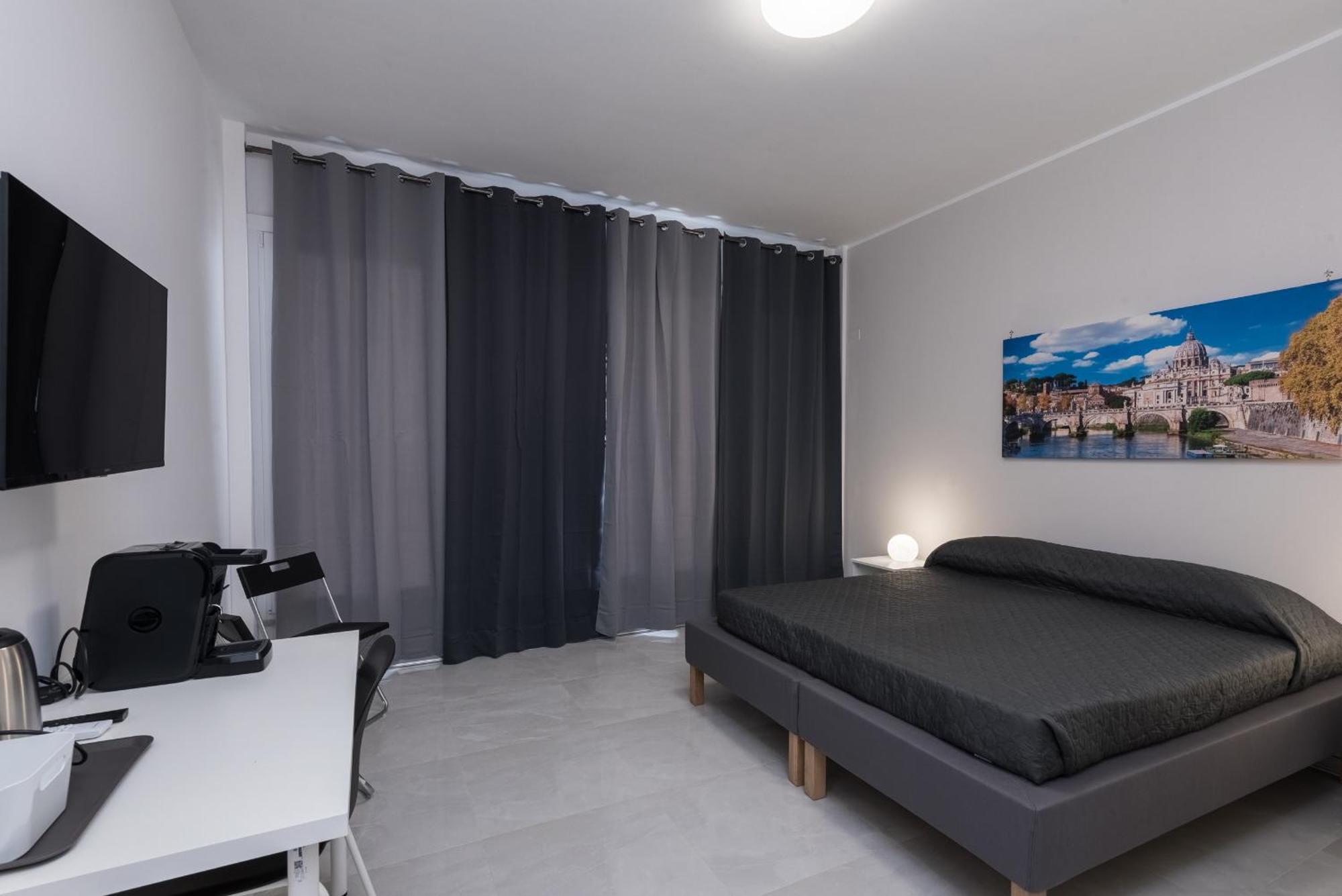 Travelershome Ciampino Airport Guesthouse 600M To Airport Екстериор снимка
