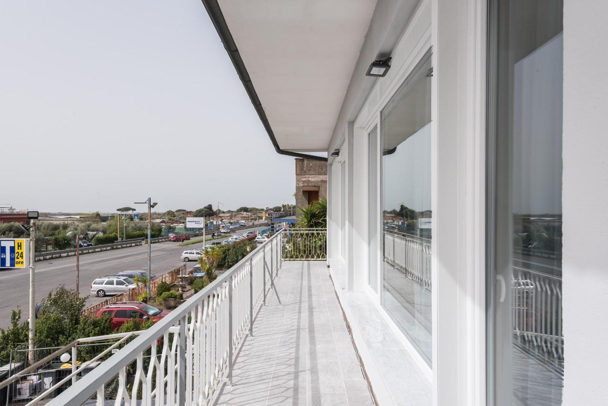 Travelershome Ciampino Airport Guesthouse 600M To Airport Екстериор снимка