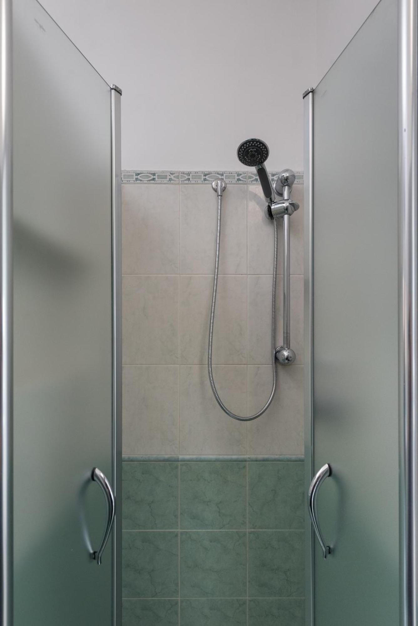 Travelershome Ciampino Airport Guesthouse 600M To Airport Екстериор снимка