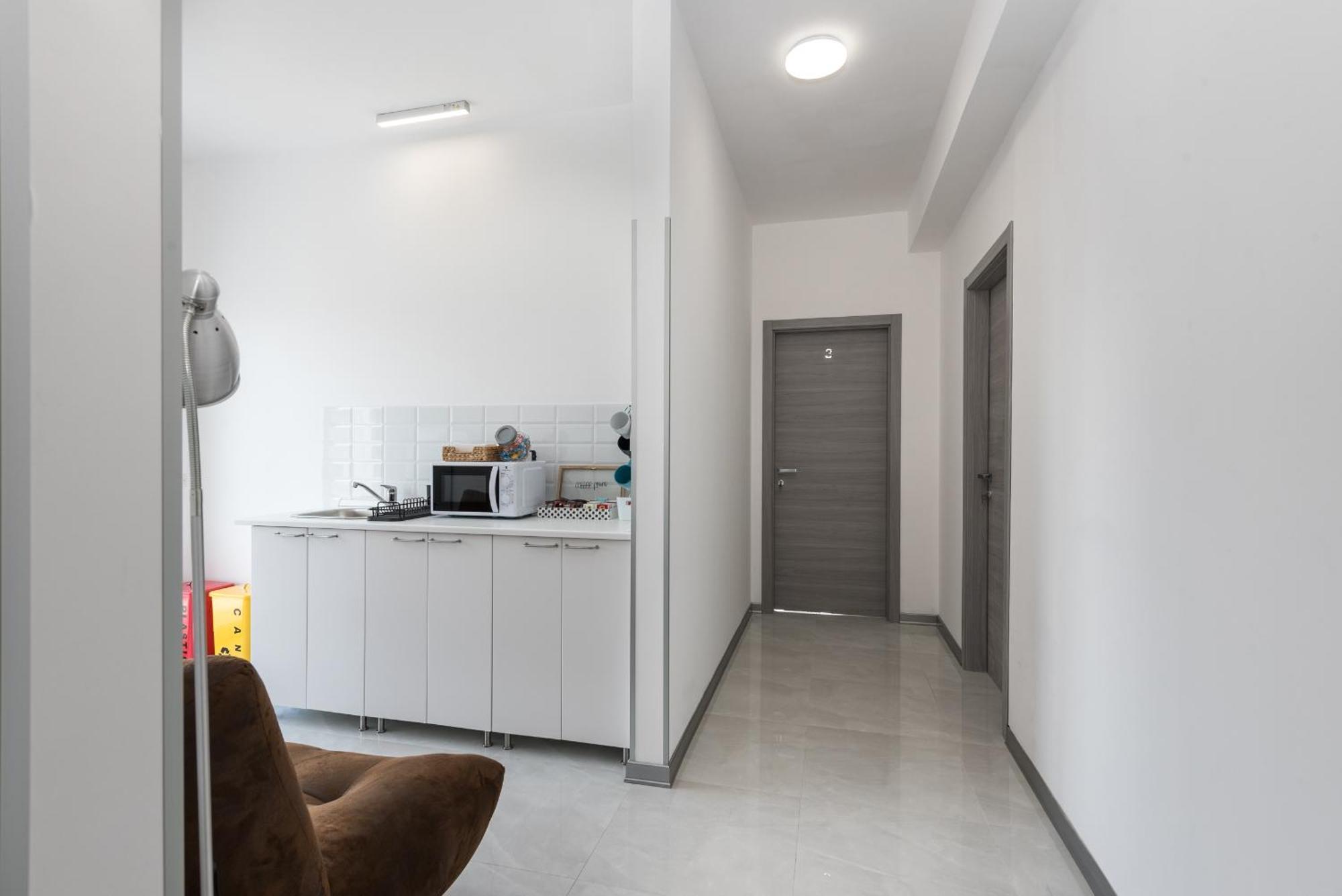 Travelershome Ciampino Airport Guesthouse 600M To Airport Екстериор снимка