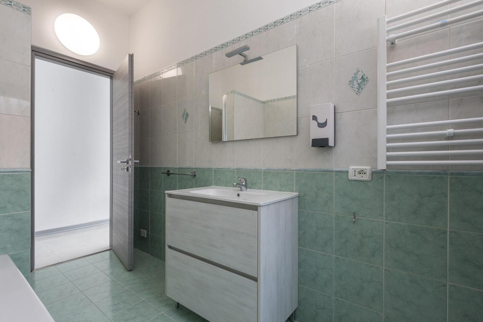 Travelershome Ciampino Airport Guesthouse 600M To Airport Екстериор снимка