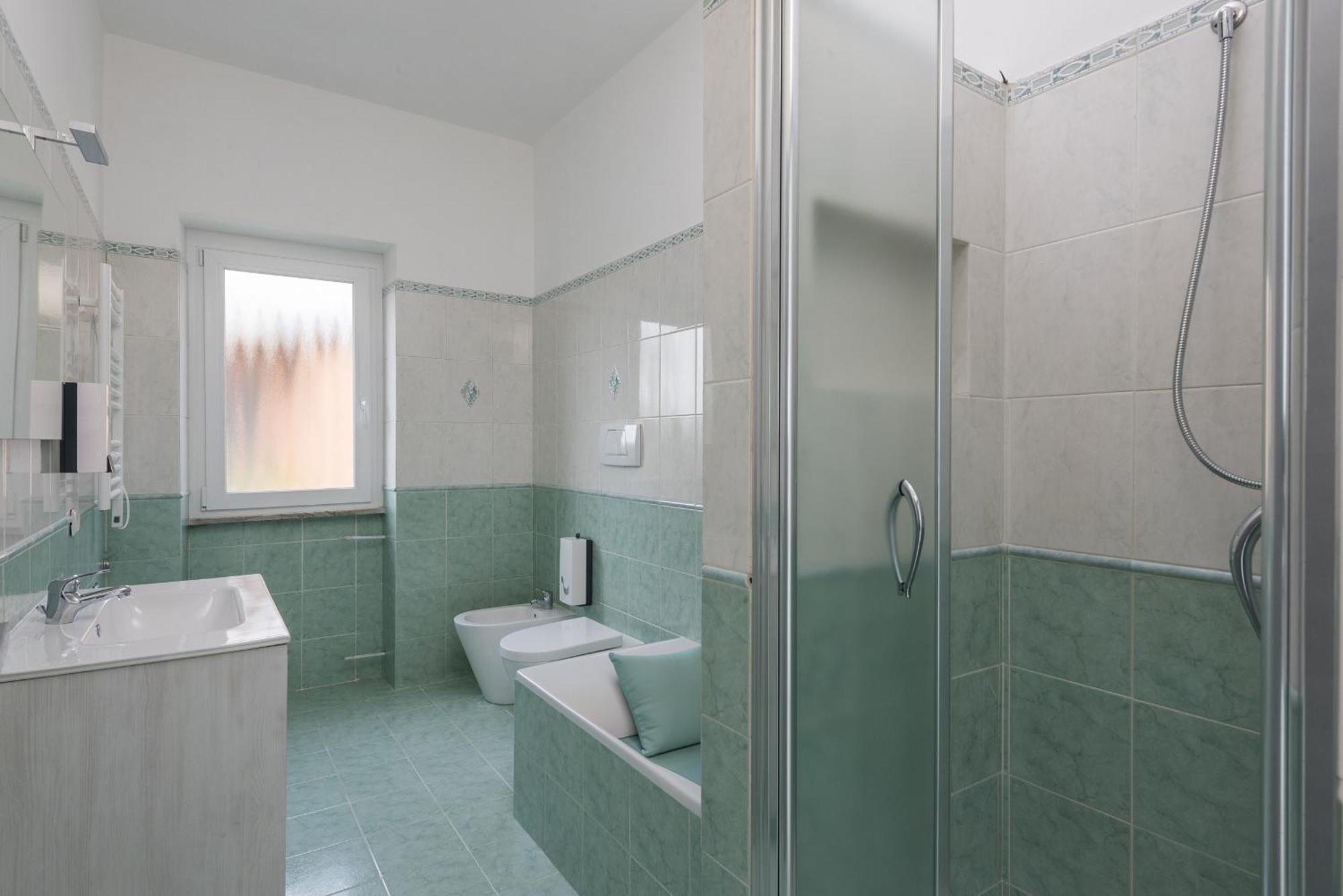 Travelershome Ciampino Airport Guesthouse 600M To Airport Екстериор снимка