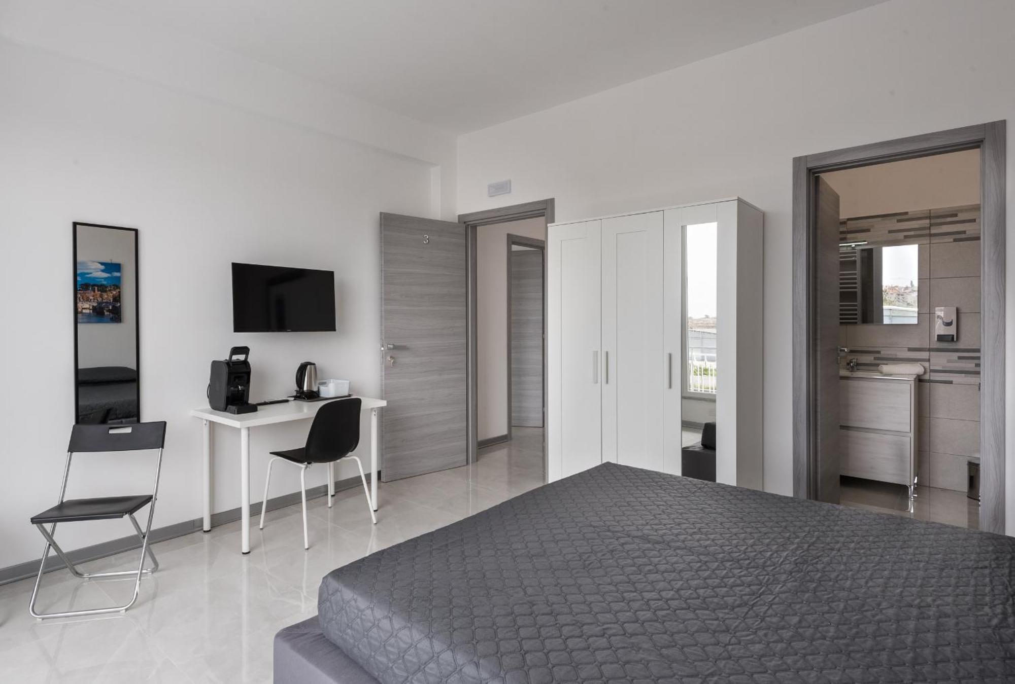 Travelershome Ciampino Airport Guesthouse 600M To Airport Екстериор снимка