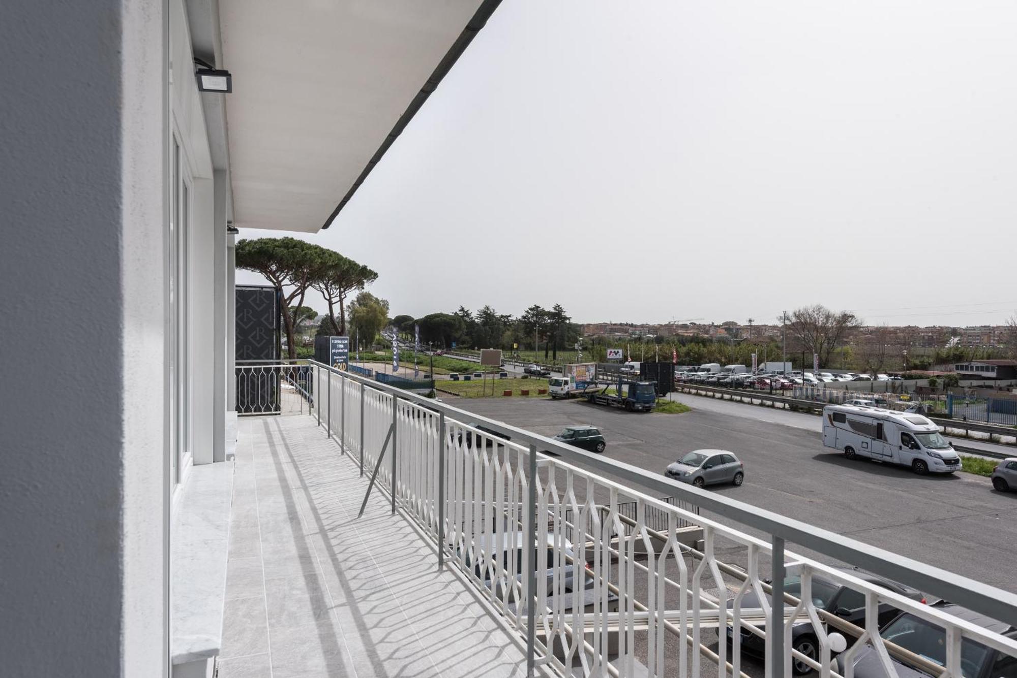 Travelershome Ciampino Airport Guesthouse 600M To Airport Екстериор снимка