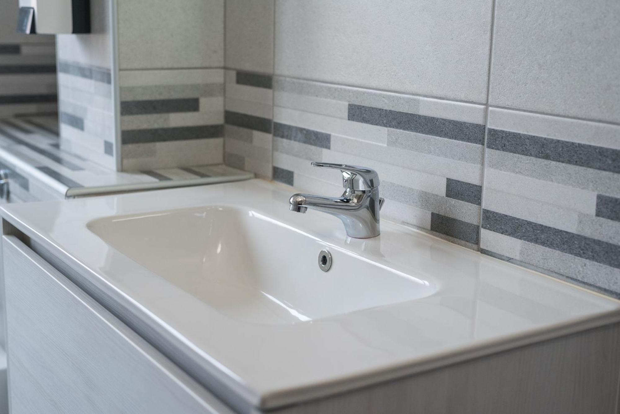 Travelershome Ciampino Airport Guesthouse 600M To Airport Екстериор снимка