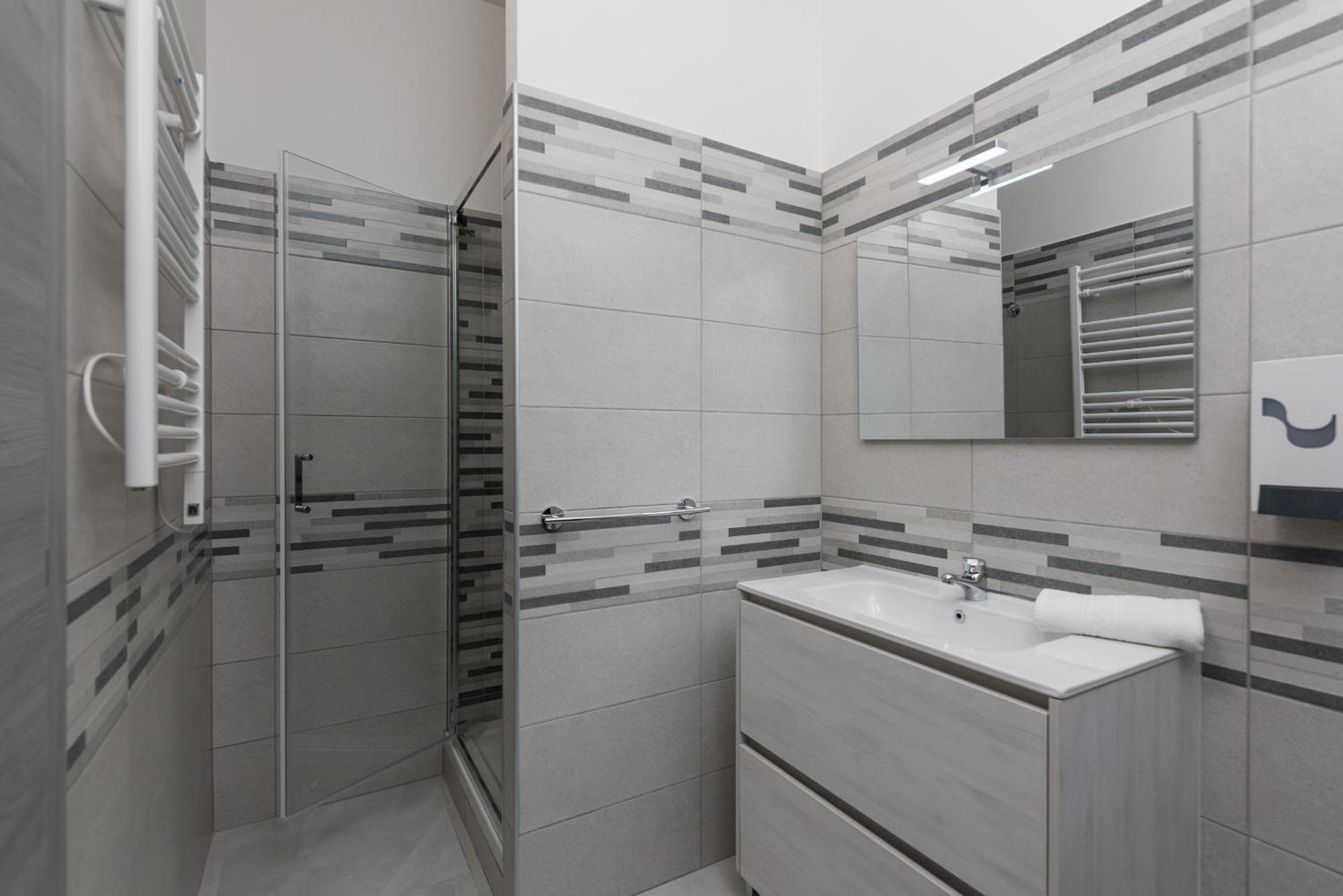 Travelershome Ciampino Airport Guesthouse 600M To Airport Екстериор снимка